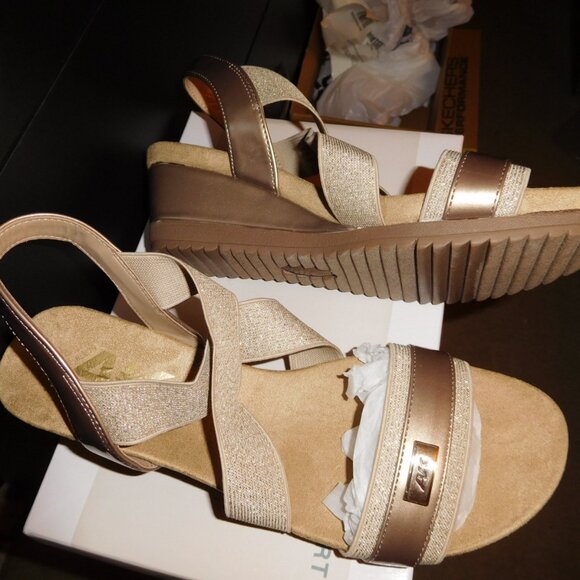 NIB 9.5M AK SPORT SHERRY2 LIGHT PINK GOLD WEDGE SANDAL STRAPPY ANNE KLEIN SPORT - Picture 1 of 13